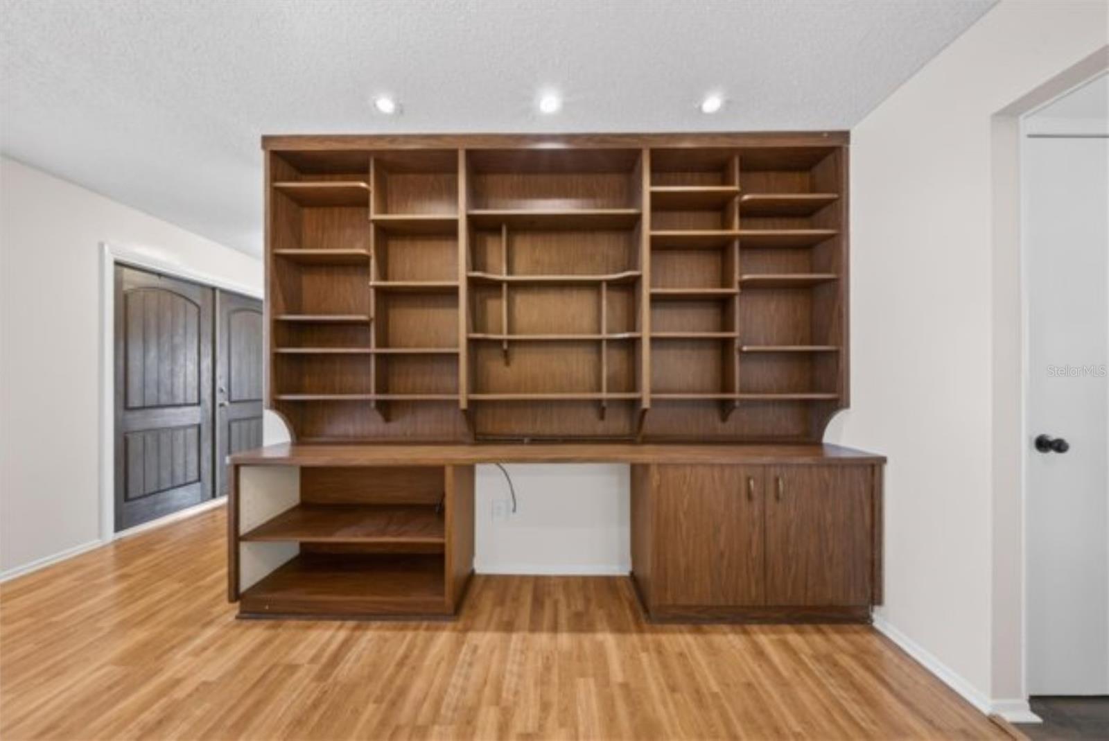 ROYAL PALMS - Residential