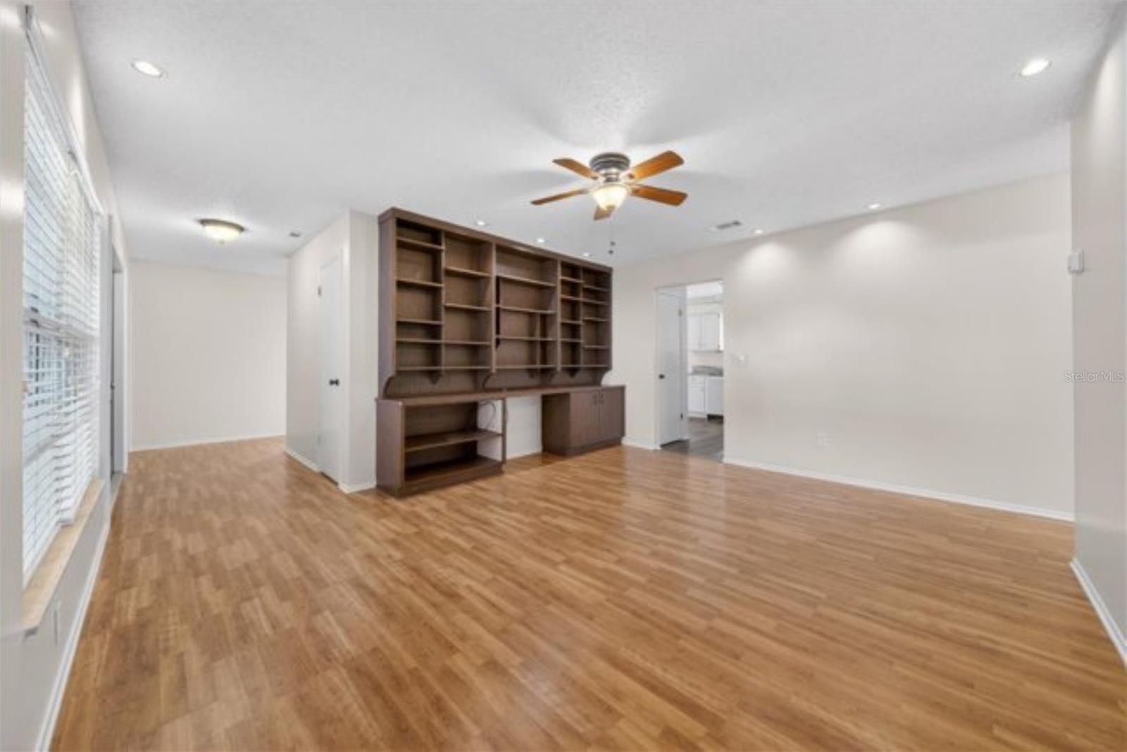 ROYAL PALMS - Residential