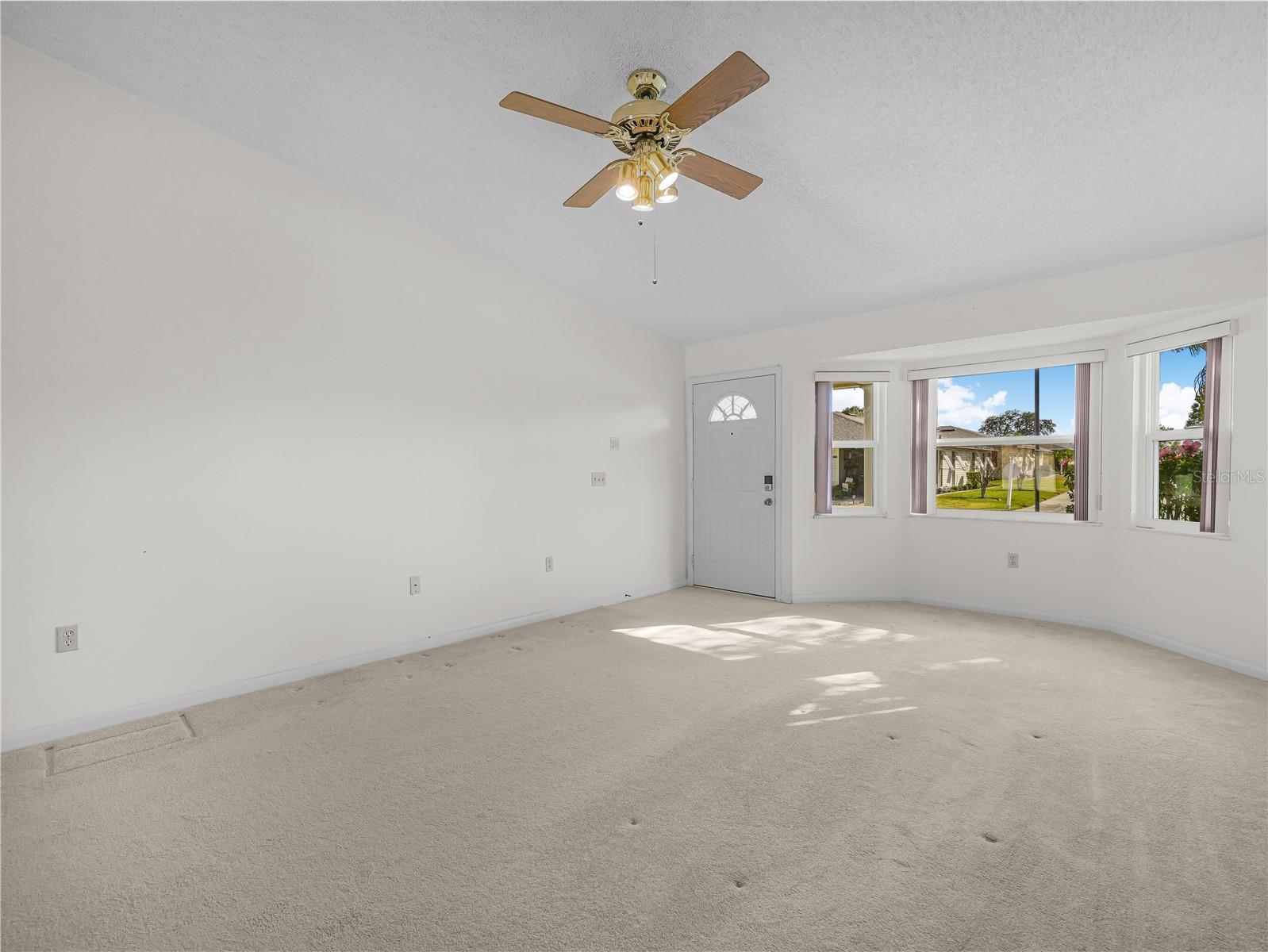 1933 PRAIRIE DUNES CIRCLE N