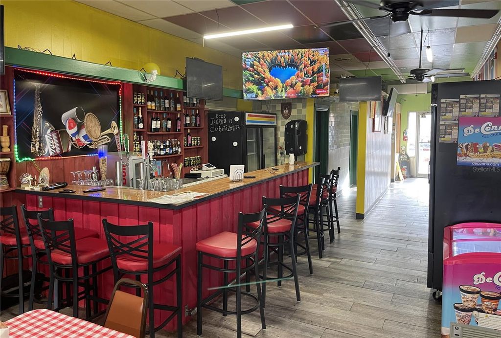 Photo of 111 W Howard Street, Live Oak, FL 32060 (MLS # GC537392)