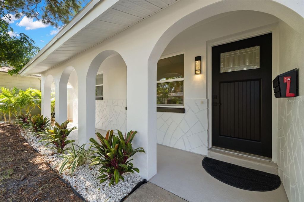 Photo of 162 SW Lincoln Circle N, St Petersburg, FL 33702 (MLS # TB8431137)
