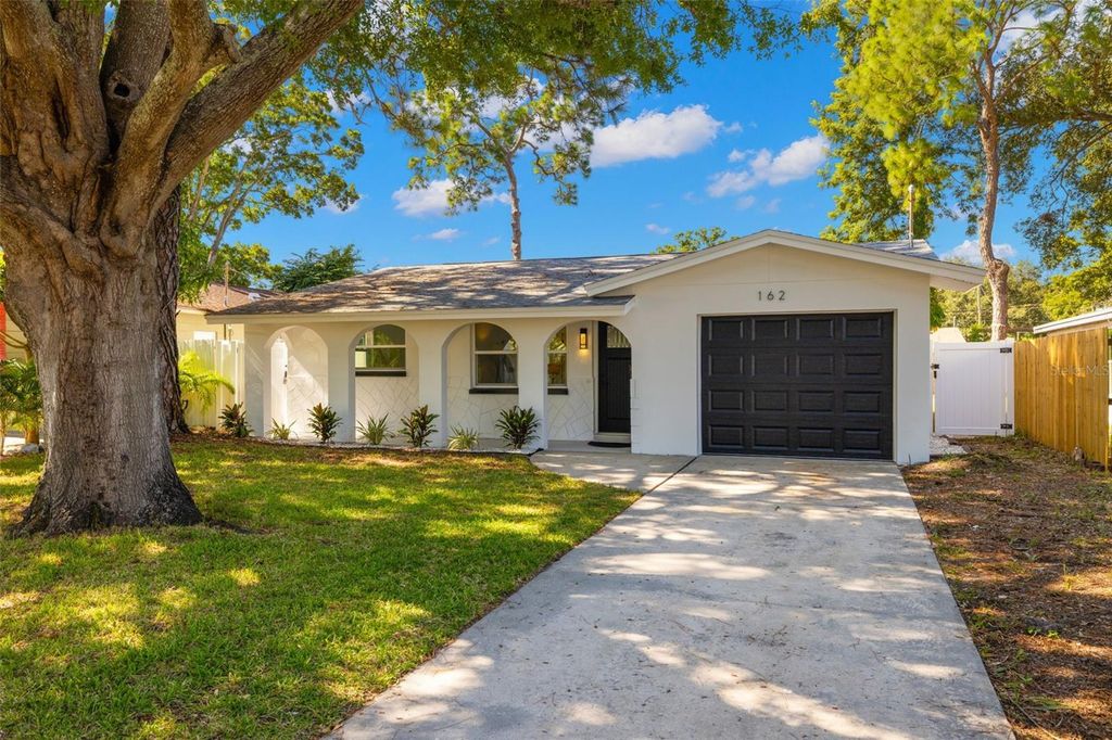 Photo of 162 SW Lincoln Circle N, St Petersburg, FL 33702 (MLS # TB8431137)