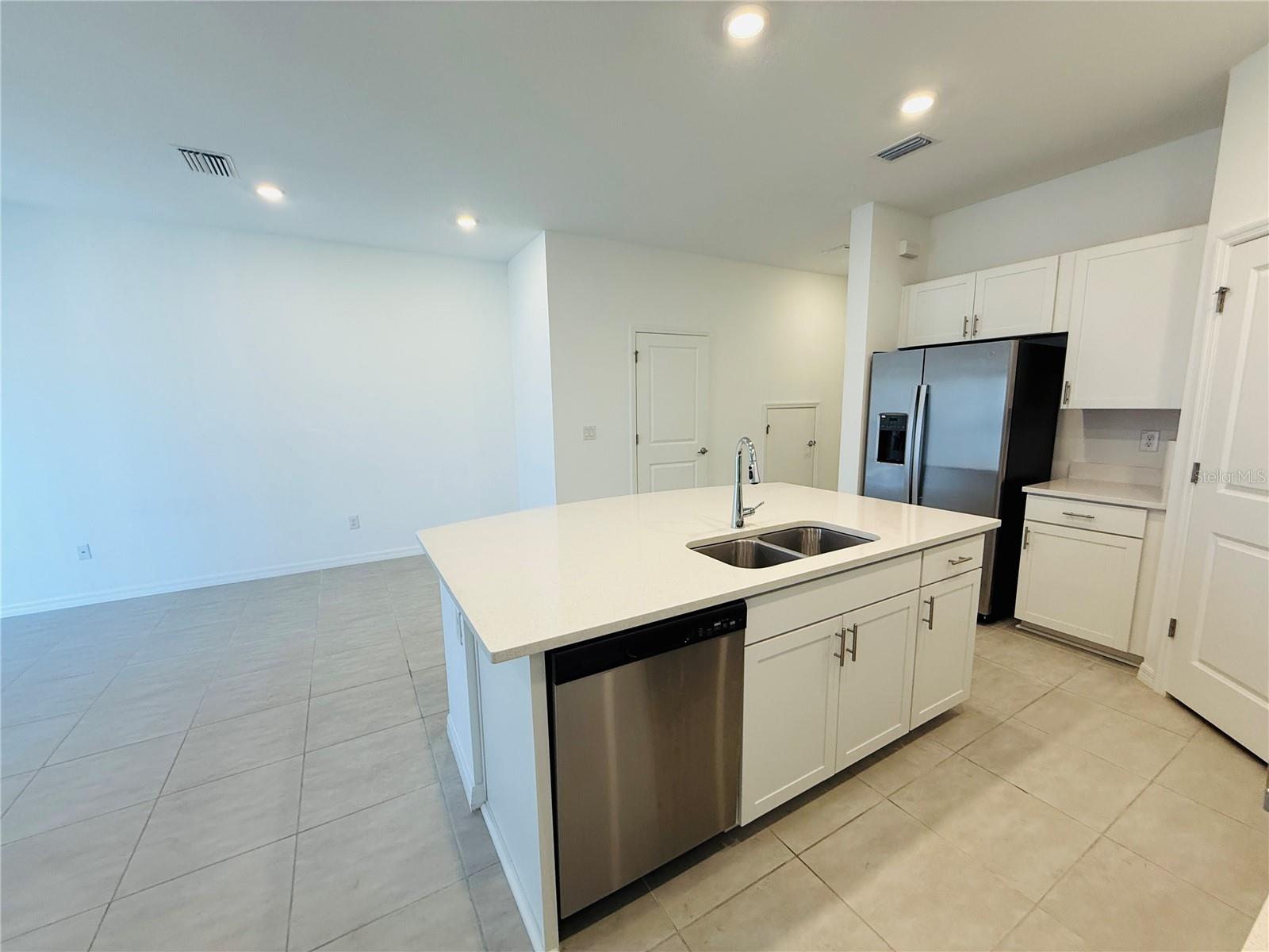 RIVER LNDG PH 2E-2F-3E - Residential Lease