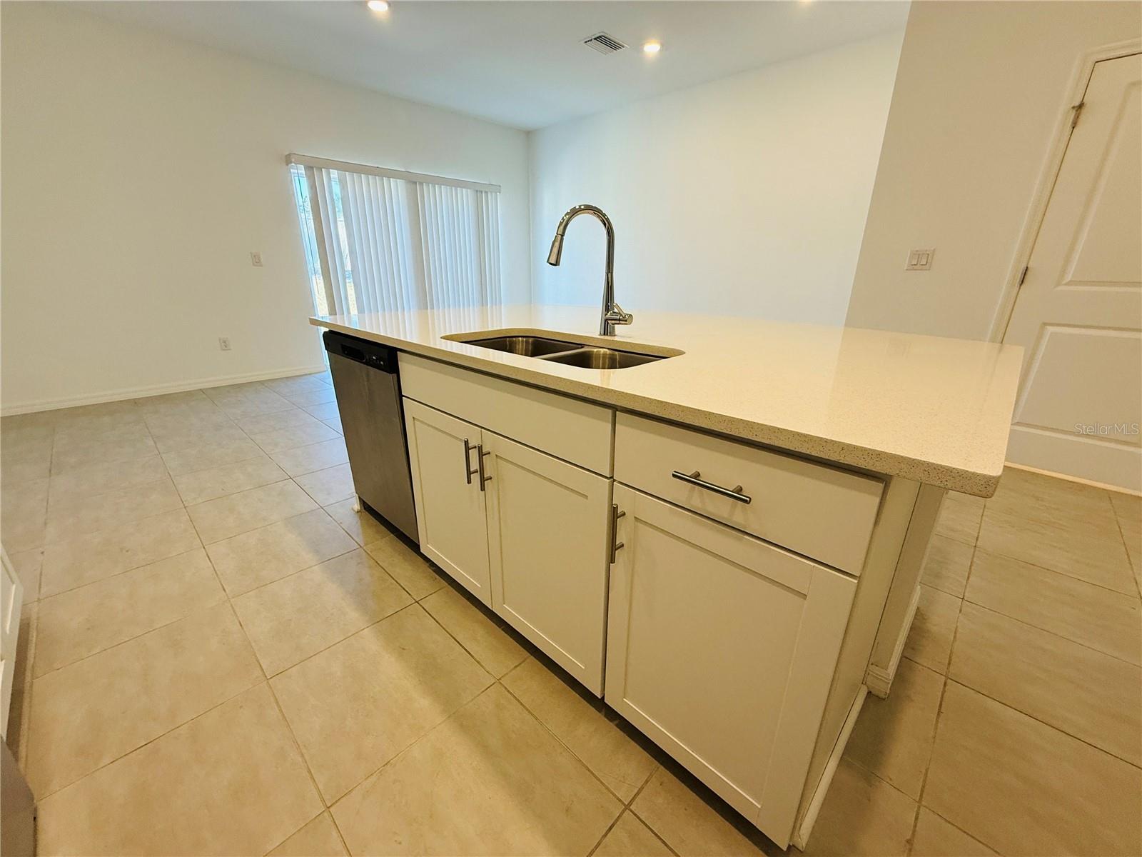 RIVER LNDG PH 2E-2F-3E - Residential Lease