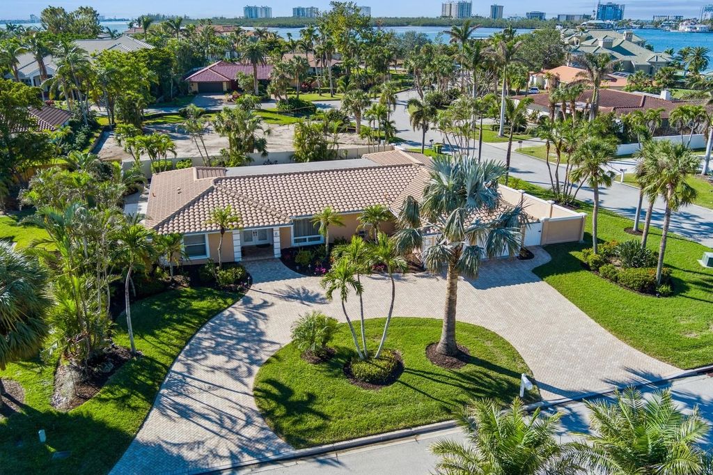Photo of 531 N Spoonbill Drive, Sarasota, FL 34236 (MLS # A4648559)
