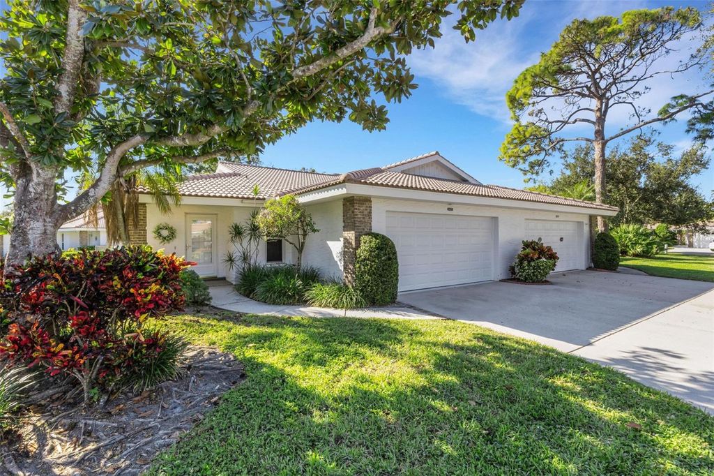 Photo of 5621 Garden Lakes Palm, Bradenton, FL 34203 (MLS # A4668565)