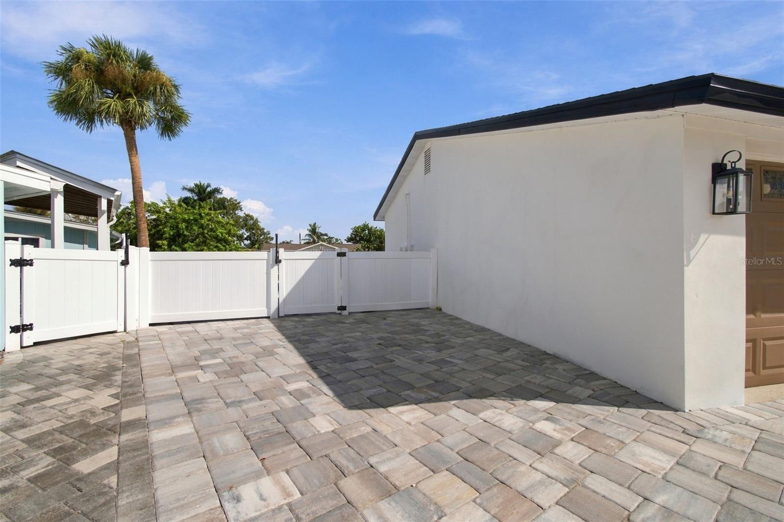 8725 THORNWOOD LANE