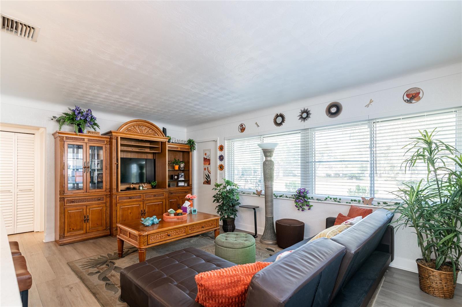 CRESTMONT - Residential