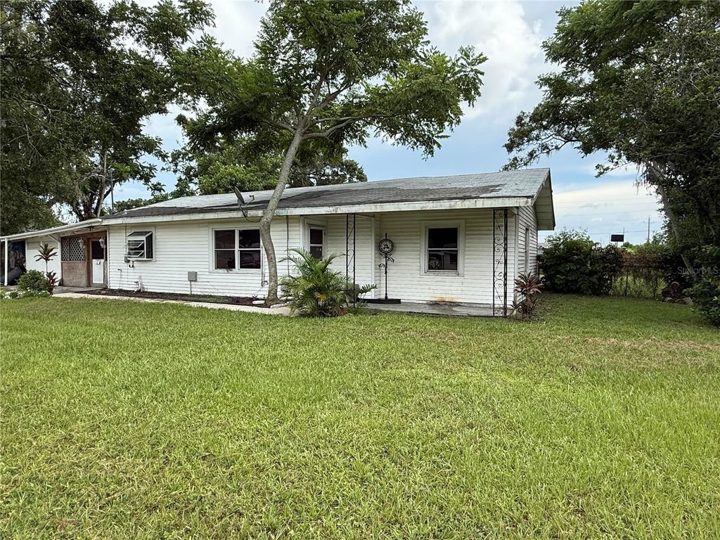 Photo of 2104 37th Avenue E, Bradenton, FL 34208 (MLS # A4661035)