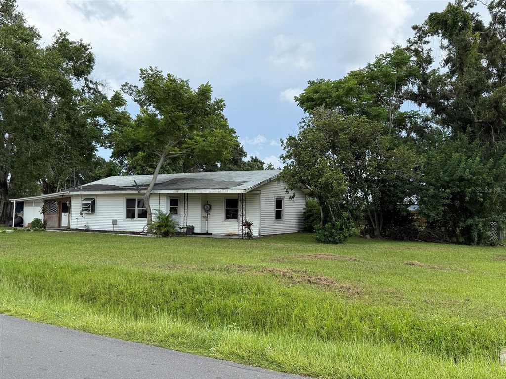 Photo of 2104 37th Avenue E, Bradenton, FL 34208 (MLS # A4661035)