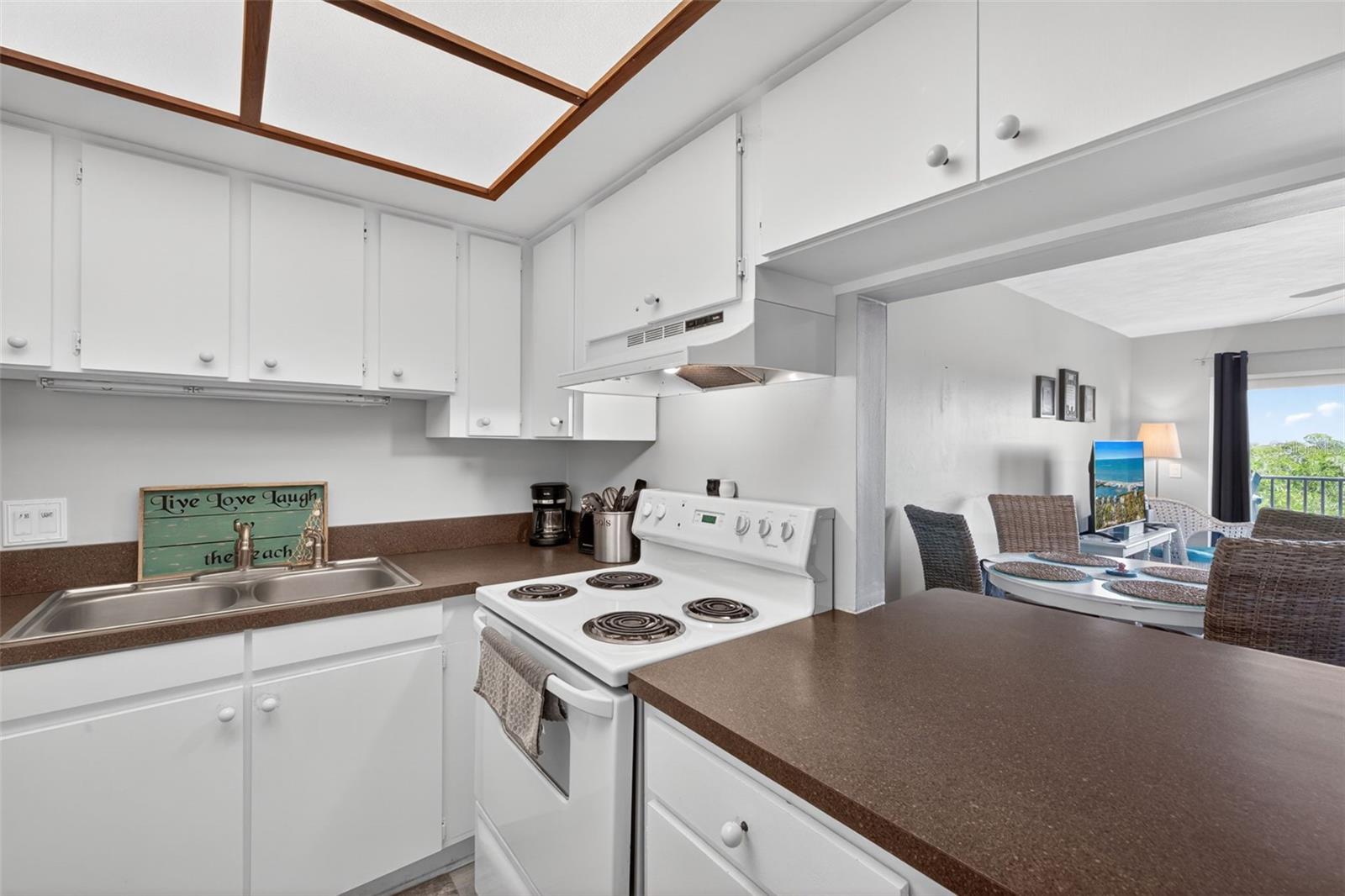 BAY SHORES YACHT & TENNIS CLUB - Residential