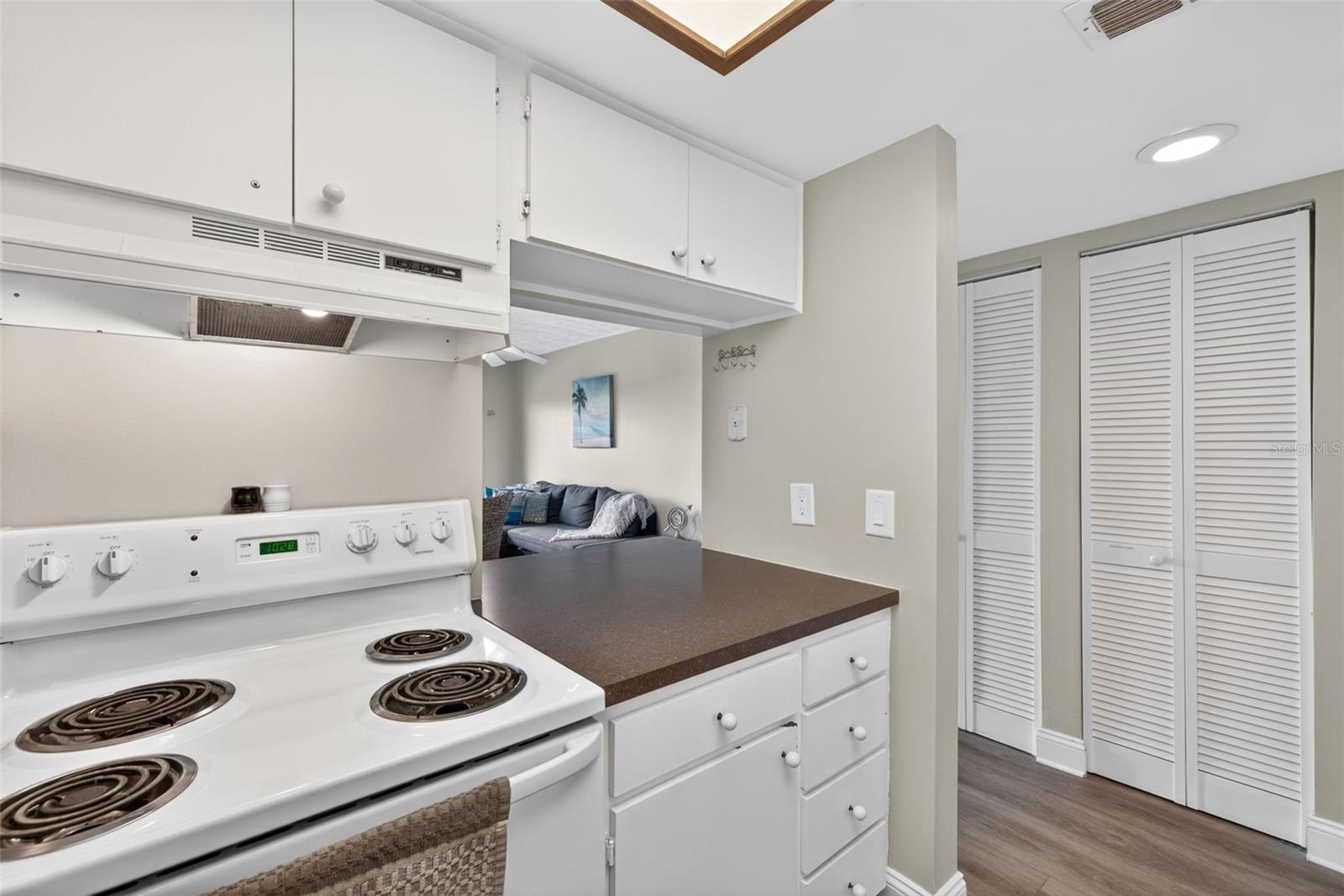 BAY SHORES YACHT & TENNIS CLUB - Residential