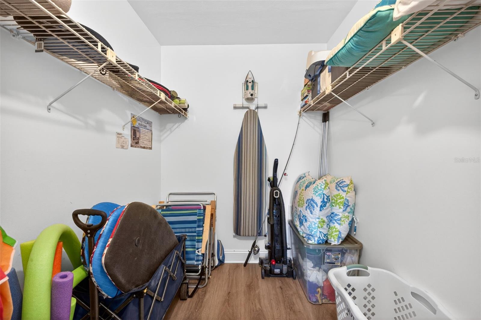 BAY SHORES YACHT & TENNIS CLUB - Residential