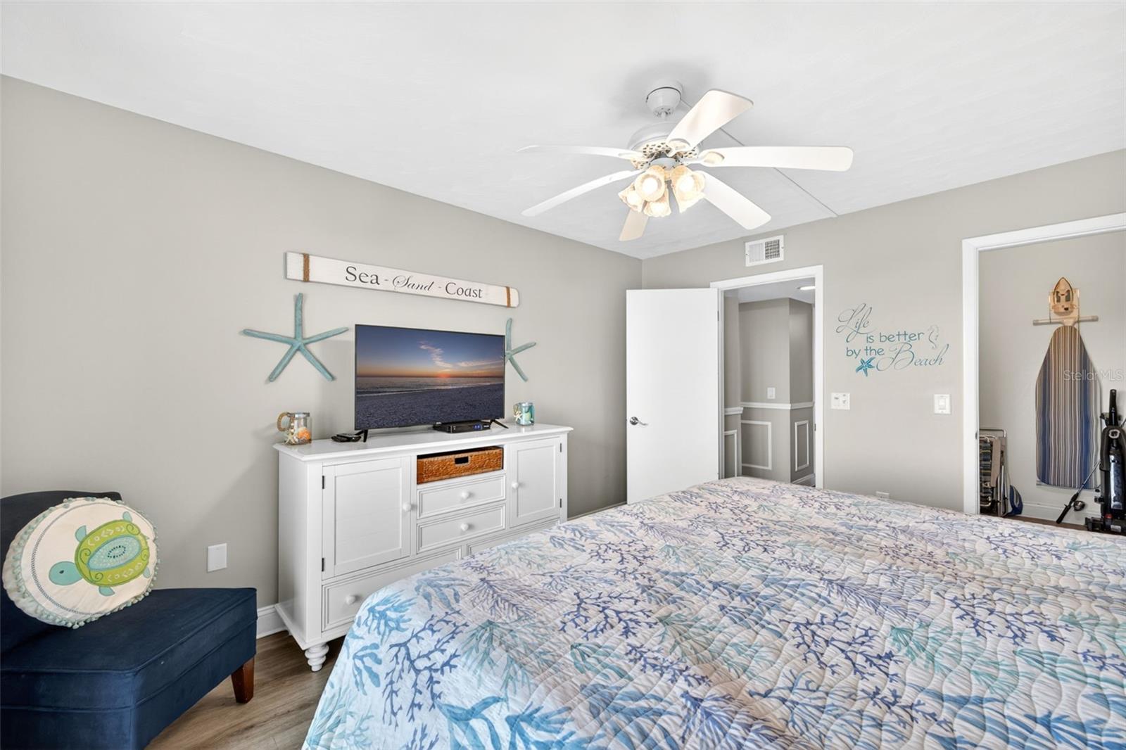 BAY SHORES YACHT & TENNIS CLUB - Residential