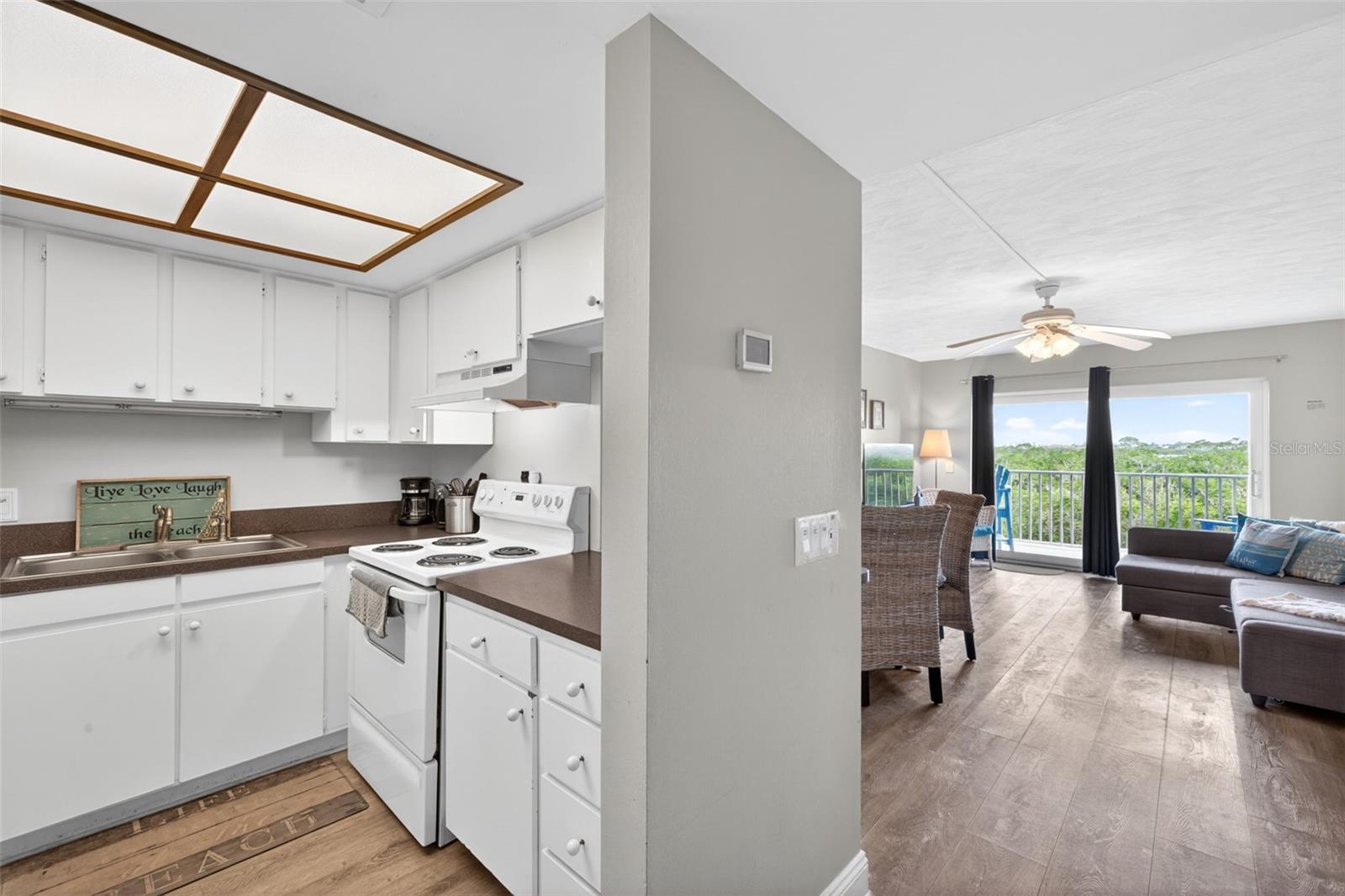 BAY SHORES YACHT & TENNIS CLUB - Residential