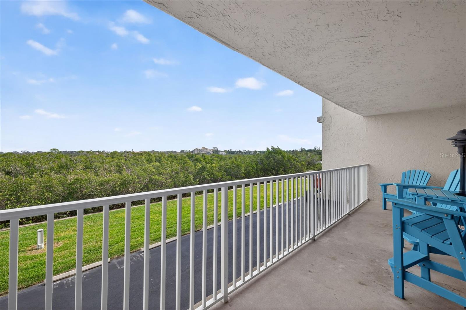 BAY SHORES YACHT & TENNIS CLUB - Residential