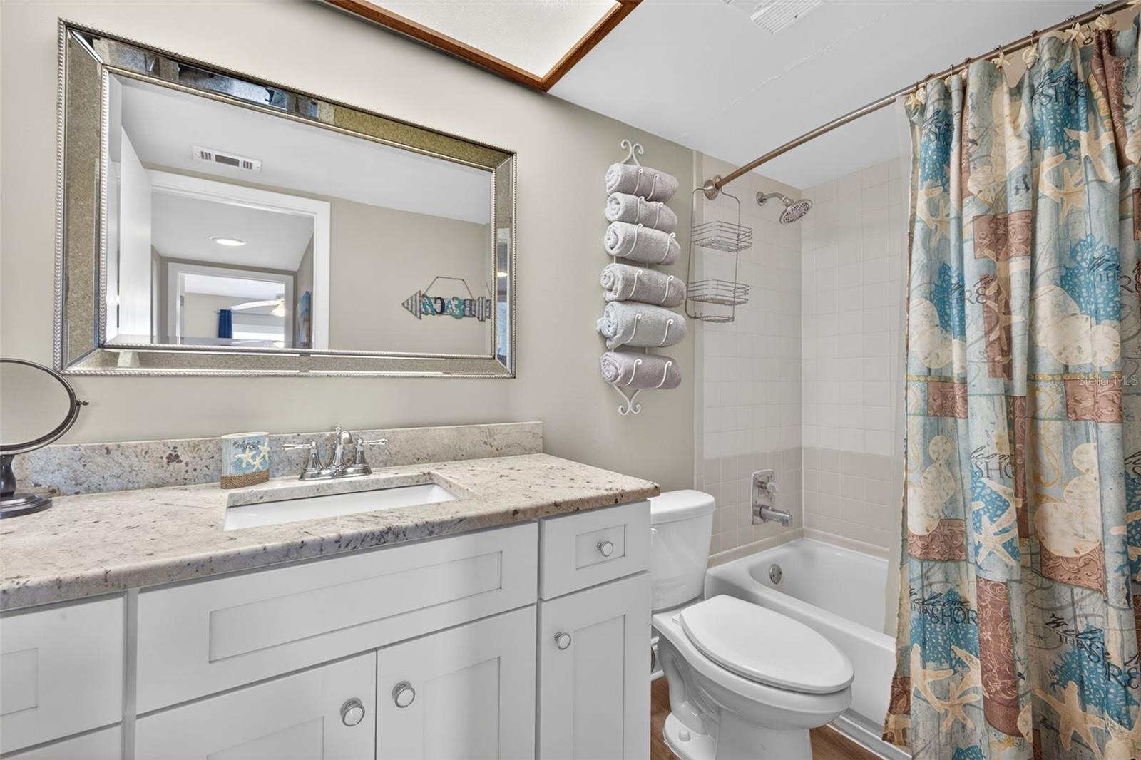 BAY SHORES YACHT & TENNIS CLUB - Residential