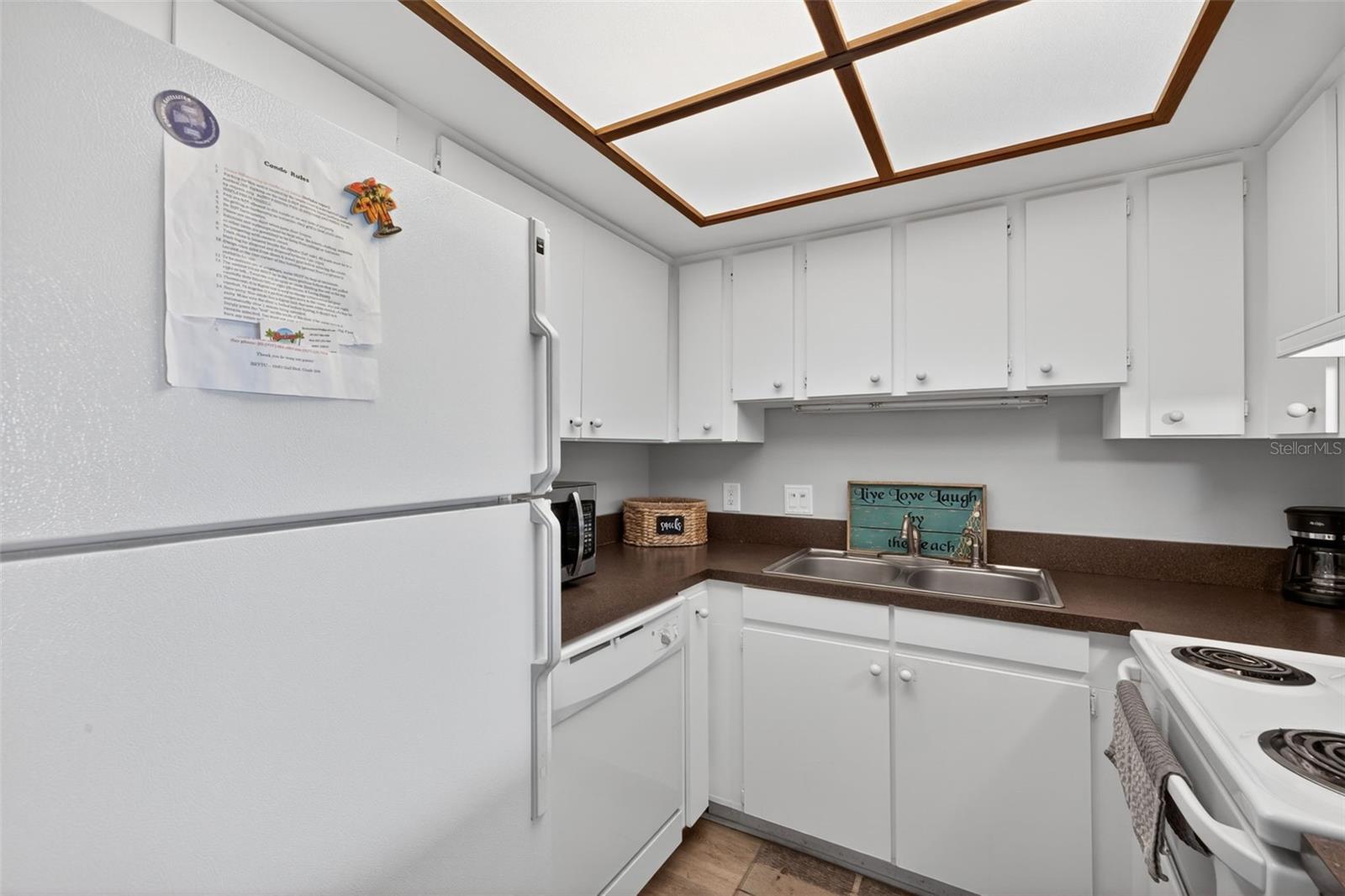 BAY SHORES YACHT & TENNIS CLUB - Residential