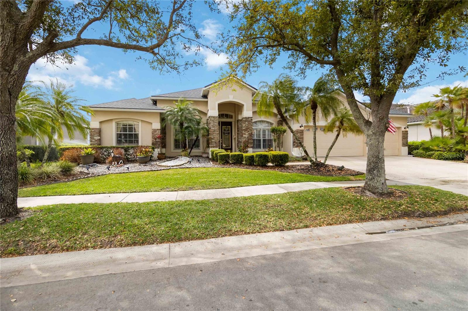 376 FAIRWAY POINTE CIRCLE