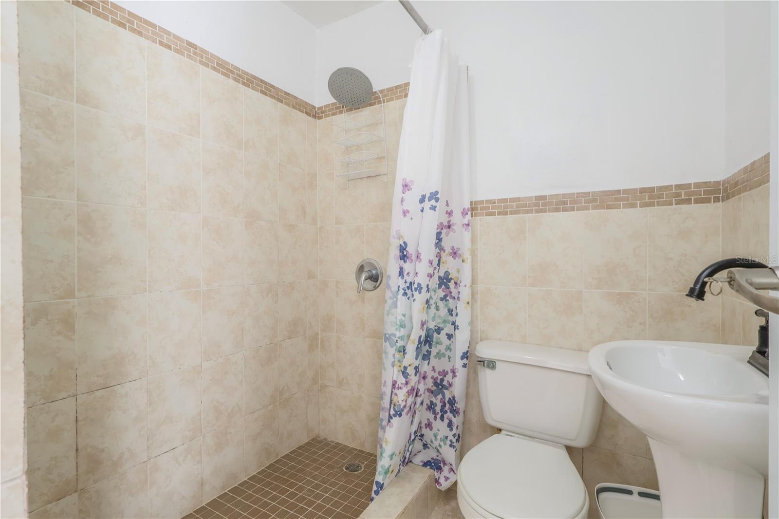 CANDELERO - Residential