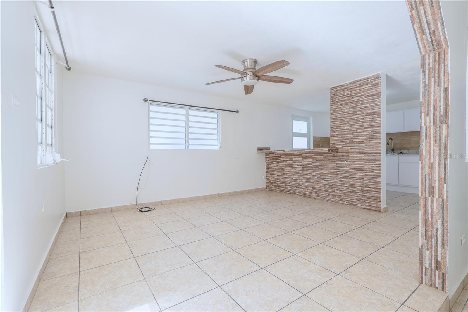 CANDELERO - Residential