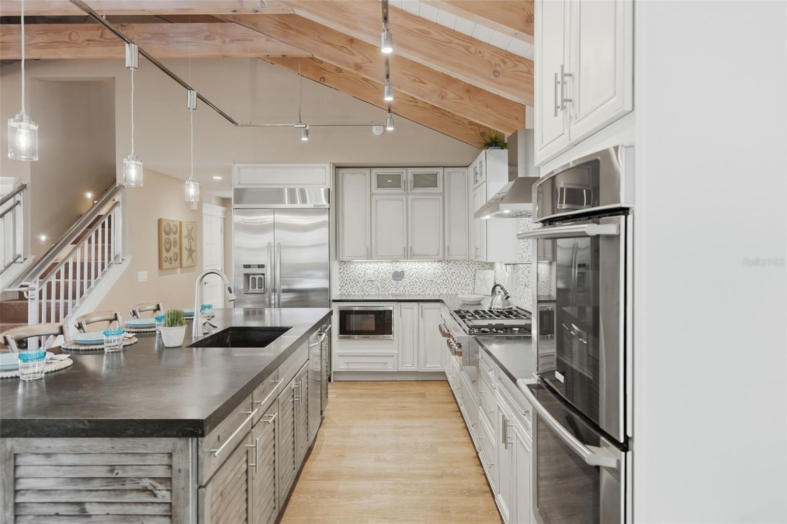 HOLMES BEACH 34TH UNIT - Residential