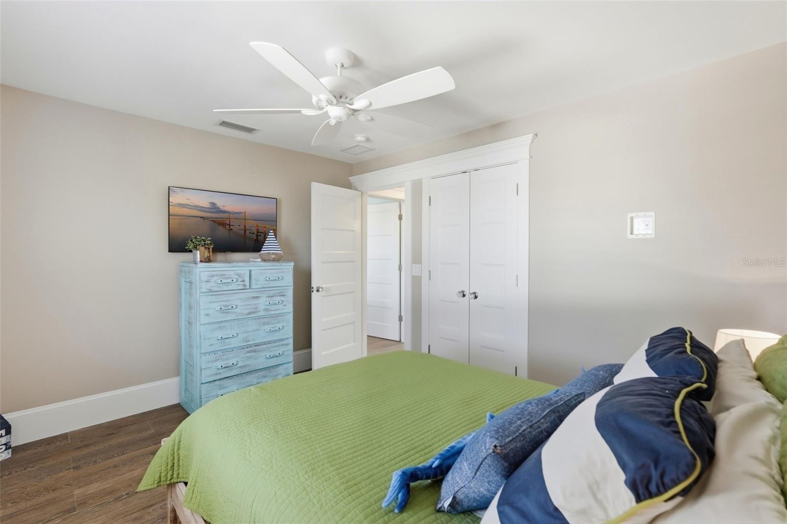 HOLMES BEACH 34TH UNIT - Residential