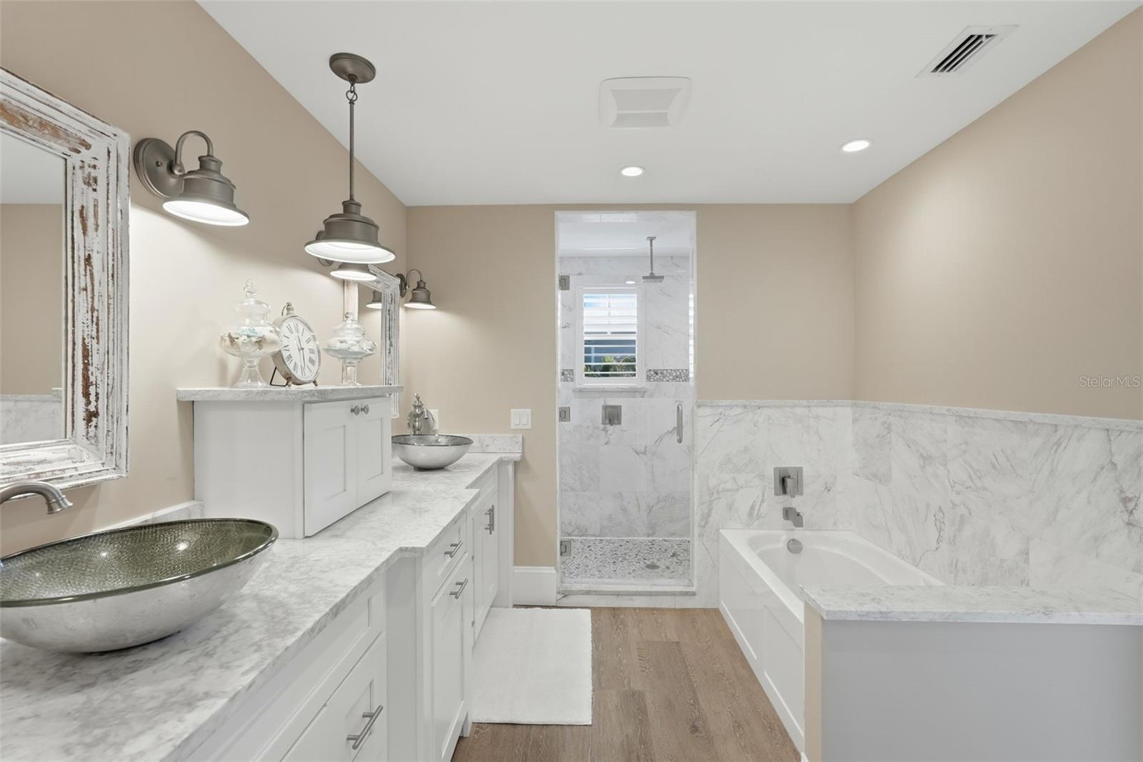 HOLMES BEACH 34TH UNIT - Residential