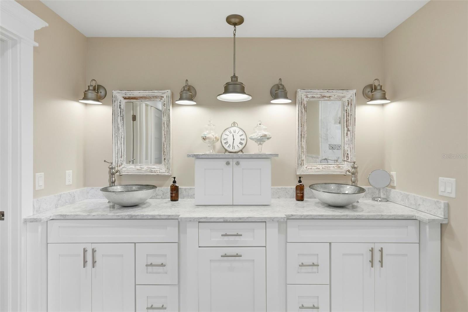 HOLMES BEACH 34TH UNIT - Residential