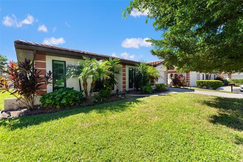 3004 Vivienda Drive, Bradenton, FL 34207