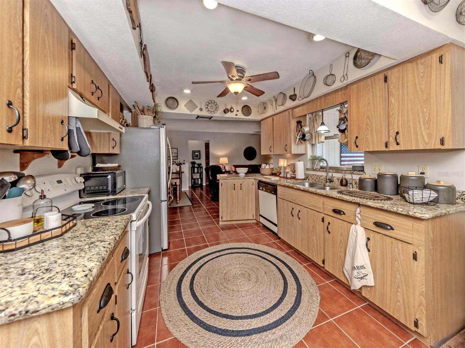 SOUTH VENICE - Residential