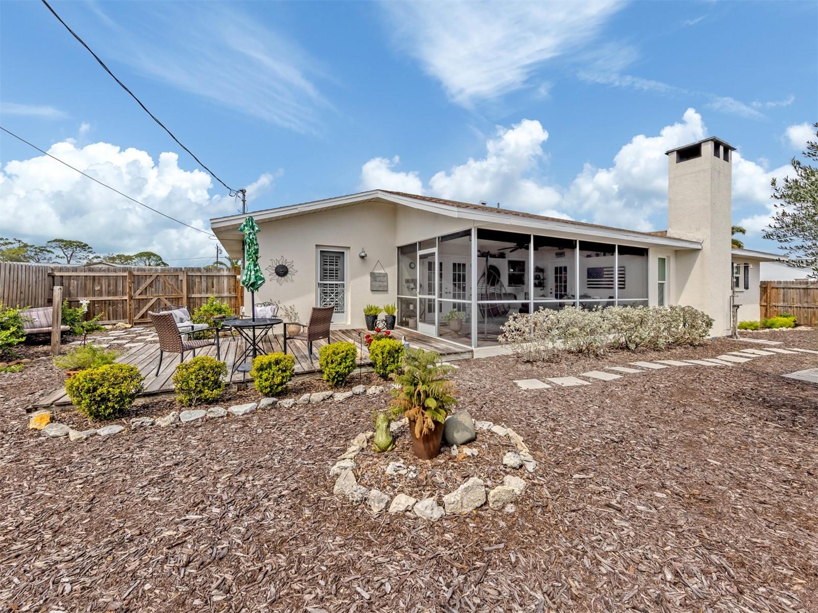 SOUTH VENICE - Residential