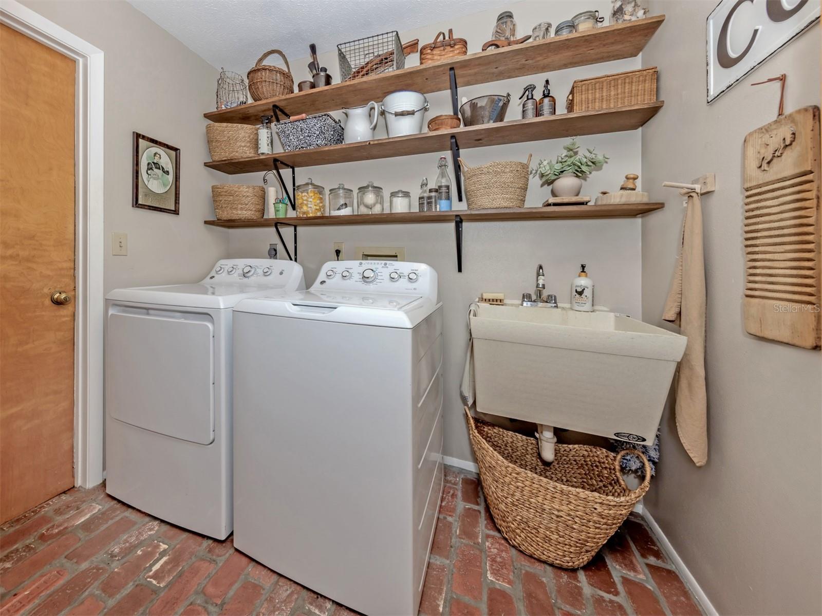 SOUTH VENICE - Residential