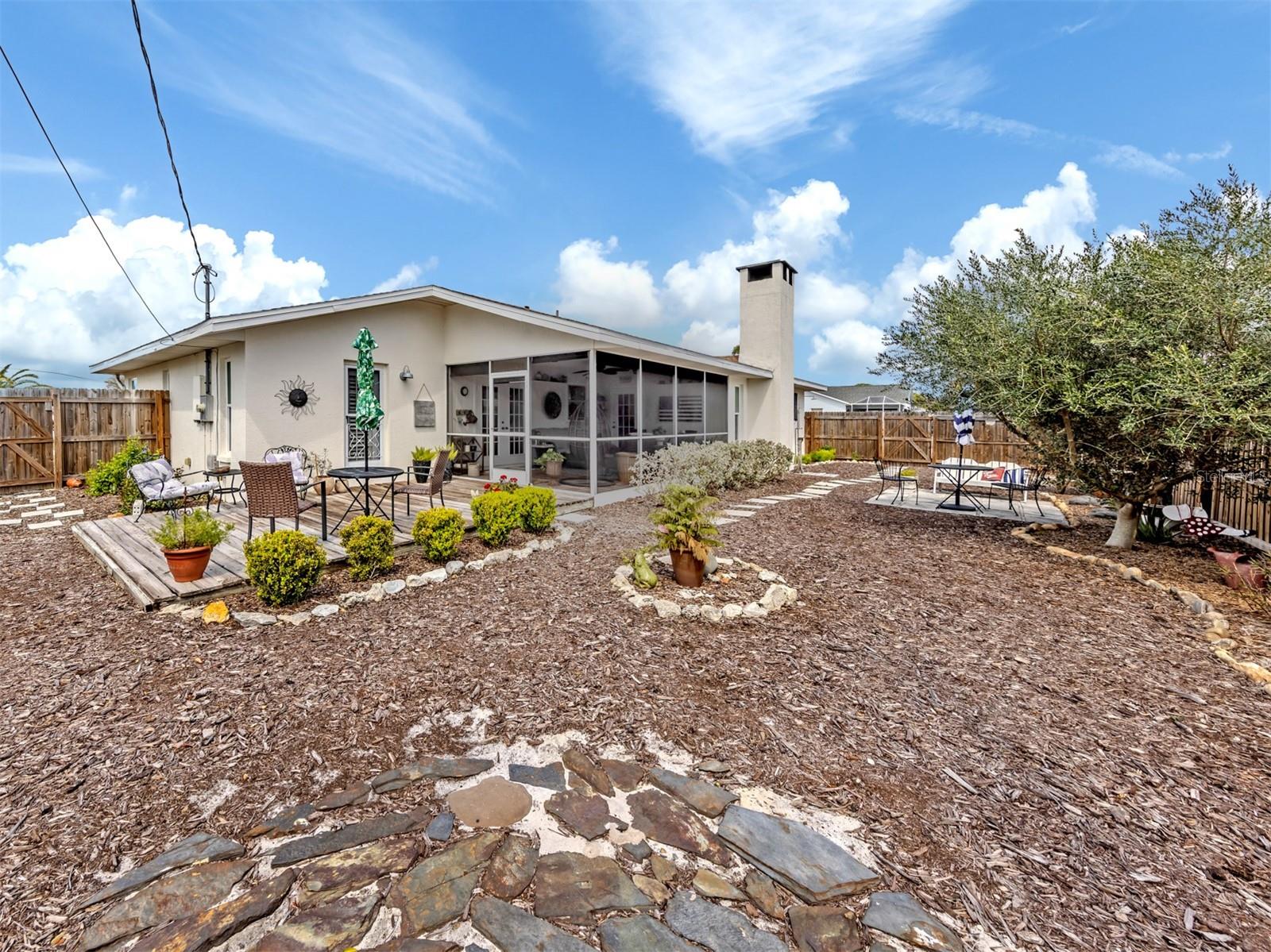 SOUTH VENICE - Residential