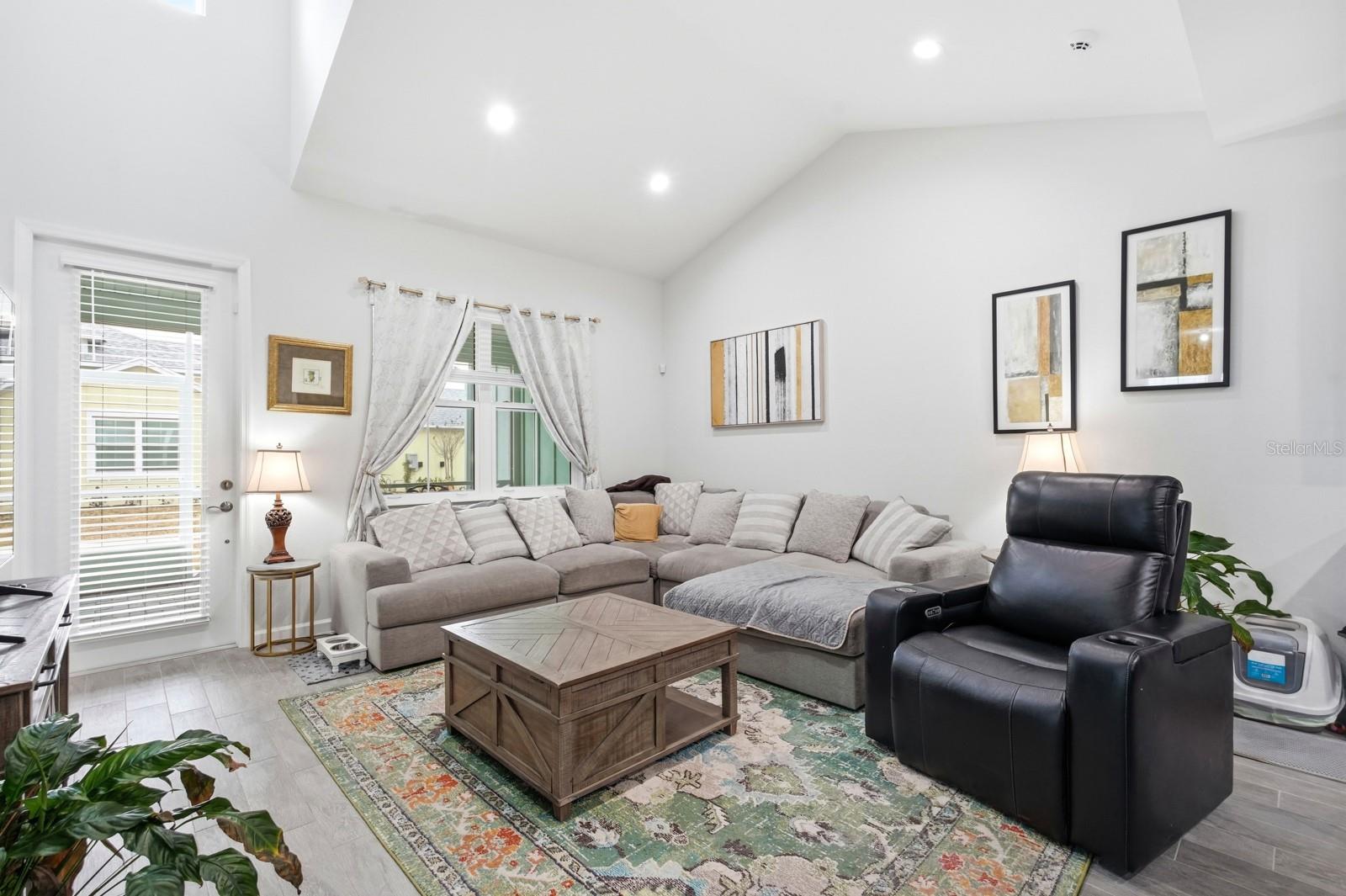 LATITUDE/DAYTONA BEACH CLOAR - Residential