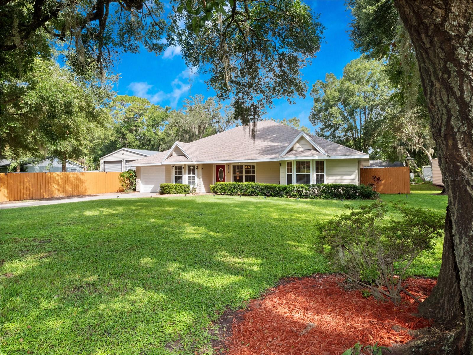 MOUNT PLYMOUTH - Residential