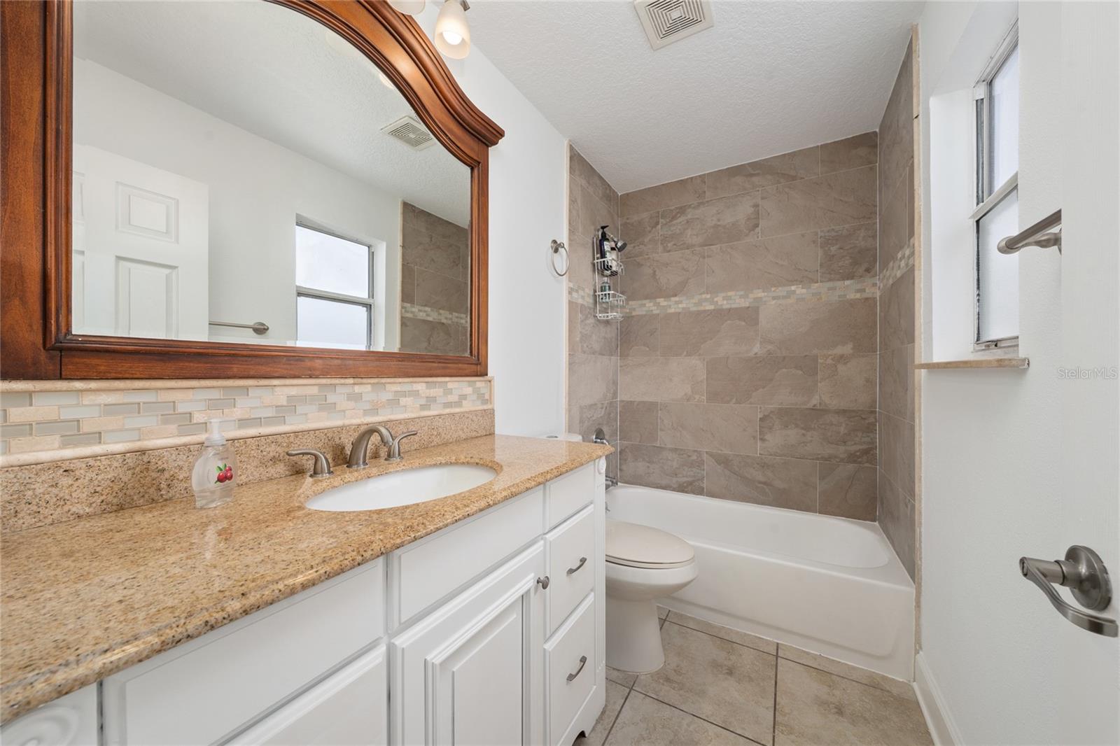 SURREY RIDGE - Residential