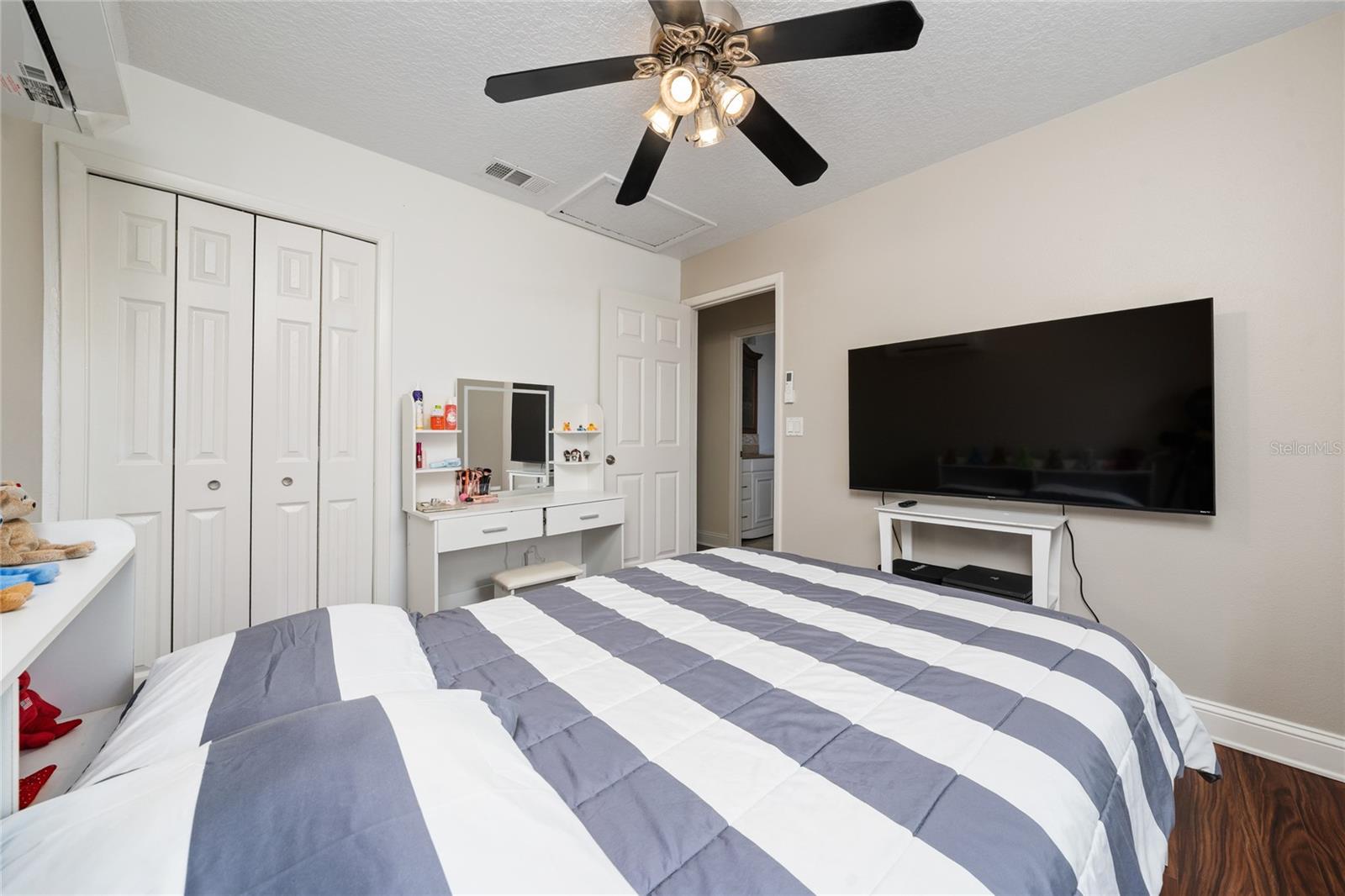 SURREY RIDGE - Residential