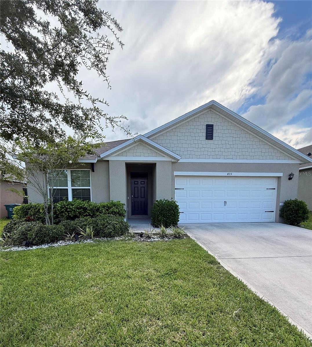 Welcome to this beautiful 2021-built home located in the highly sought-after community of Victoria Oaks! This one-story property offers 3 bedrooms and 2 bathrooms with a smart and welcoming layout.
As you enter, you’ll find two secondary bedrooms with a full bathroom in between perfect for guests, home office, or family. Just down the hallway, the laundry room is conveniently located to the right. The main living area features an open-concept design that seamlessly blends the kitchen, dining, and family room perfect for entertaining or everyday living.
The spacious primary suite includes a private bathroom with double sinks, a walk-in shower, and a walk-in closet. Step outside to a covered lanai and enjoy a large, comfortable backyard ideal for relaxing or outdoor gatherings.
Located in Victoria Oaks, a resort-style community featuring a stunning resort-style pool, tennis courts, fitness center, playground, parks, sidewalks, and more. Enjoy the lifestyle you deserve in a place you’ll love to call home!