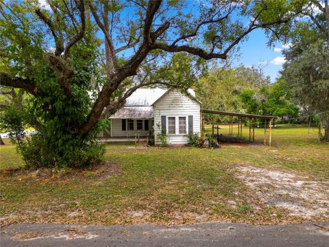 A home in LAKELAND