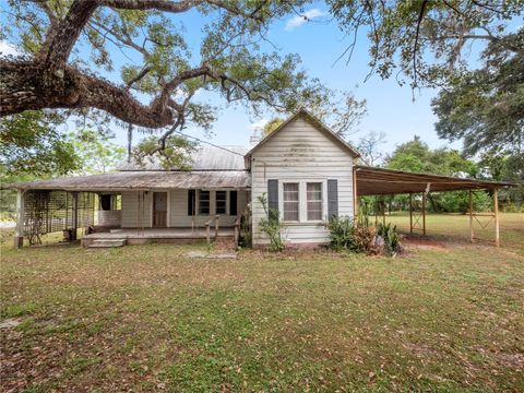 A home in LAKELAND