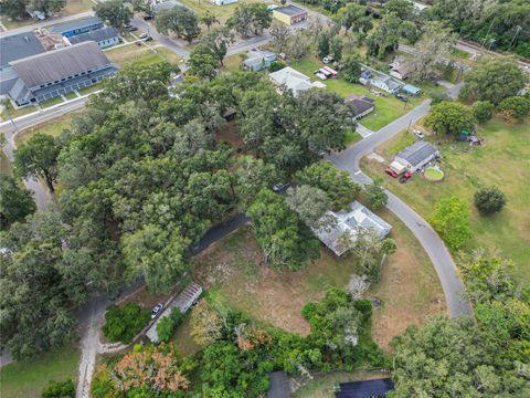 A home in LAKELAND