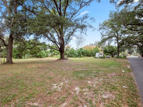 A home in LAKELAND