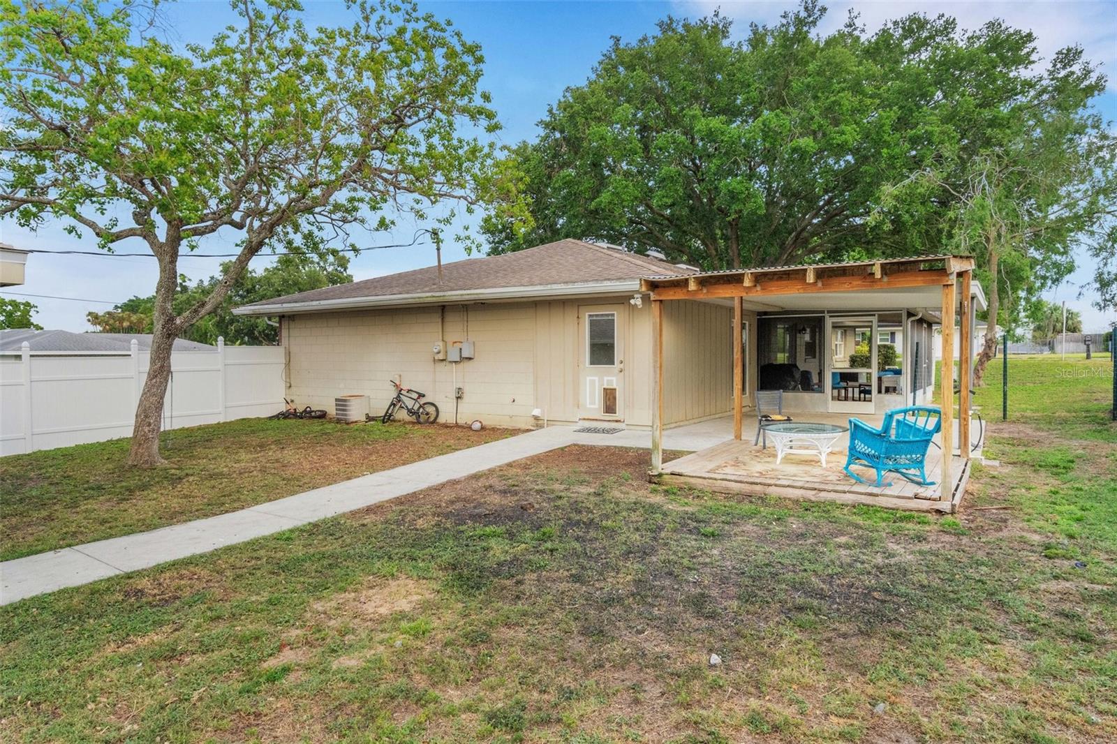 ELOISE WOODS EAST LAKE MARIAM UNIT - Residential