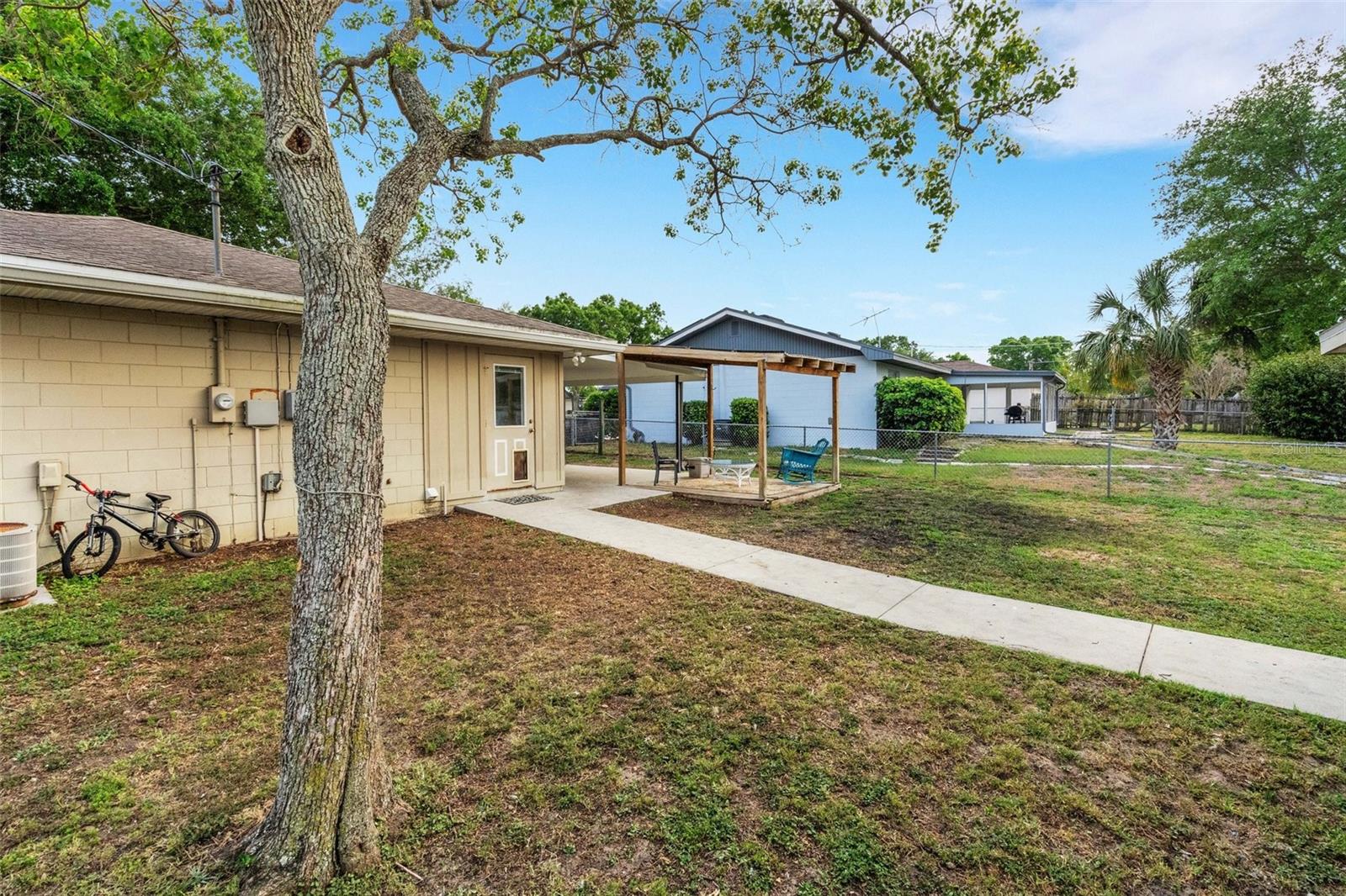 ELOISE WOODS EAST LAKE MARIAM UNIT - Residential