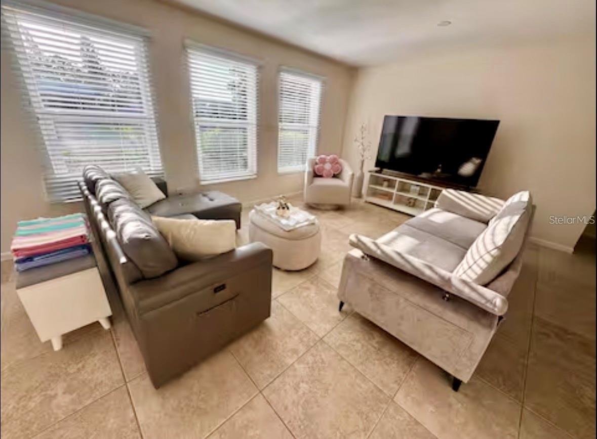 OAKBROOK WOODS 1ST ADD - Residential Lease