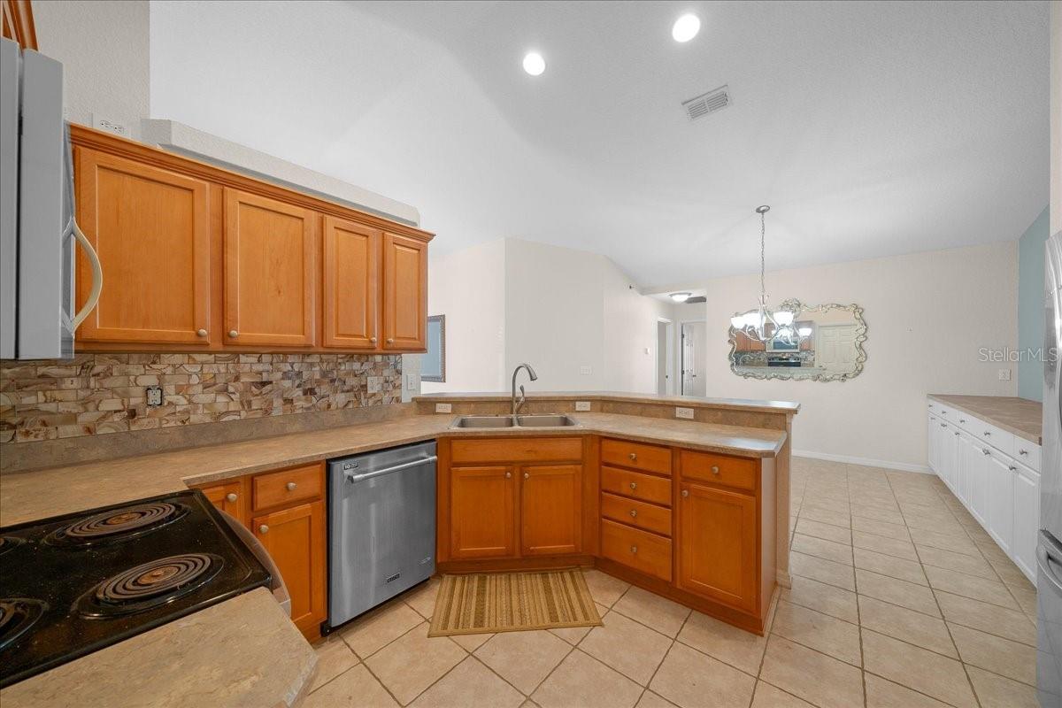 WOODLAND VILLAGES MAPES TOWNHOUSES - Residential