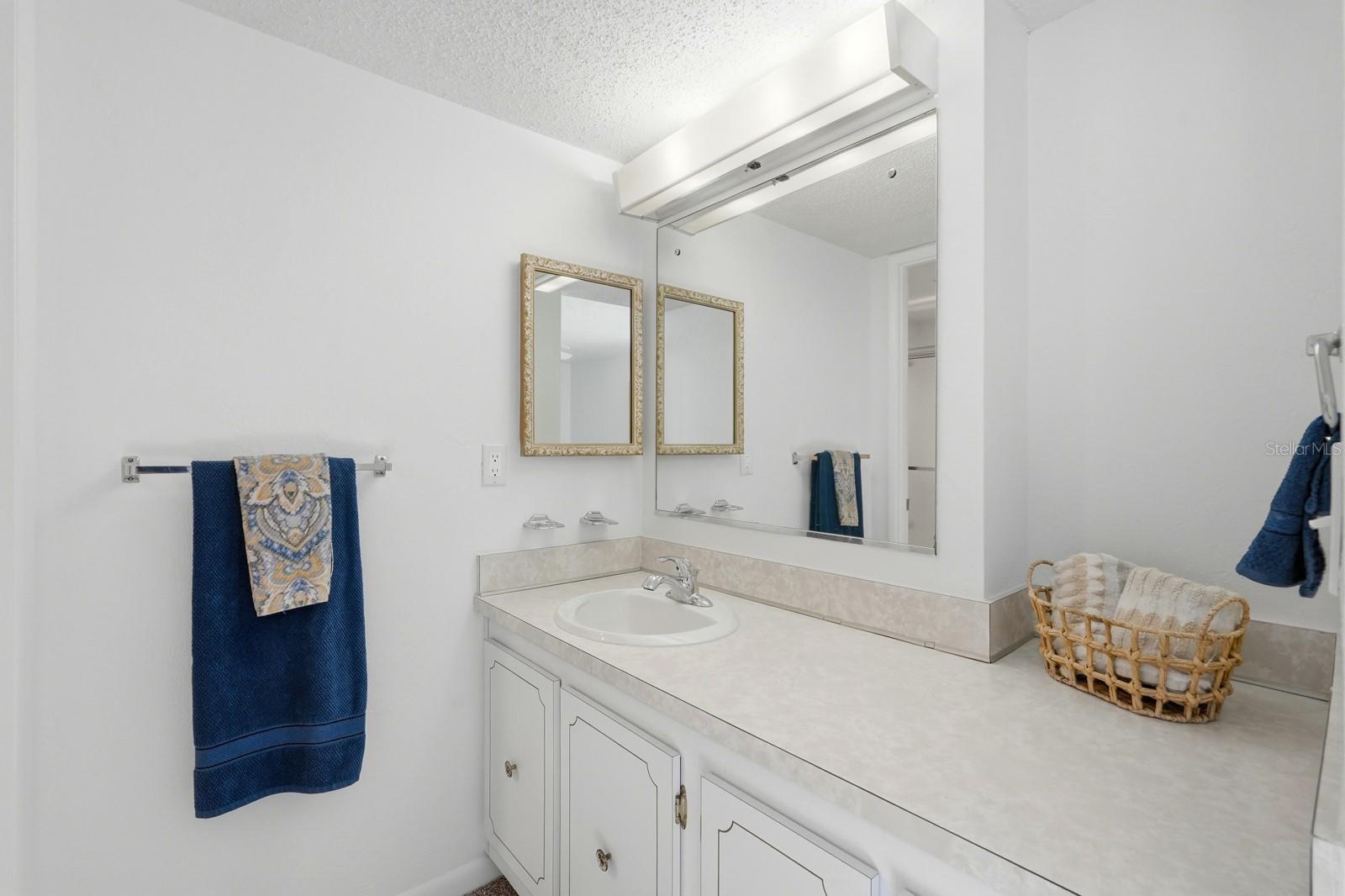 OCEANS TWO - Residential