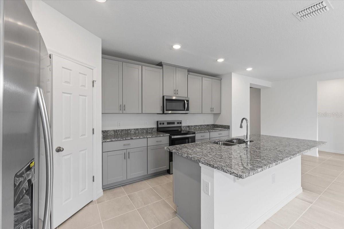 3190 VICEROY COURT