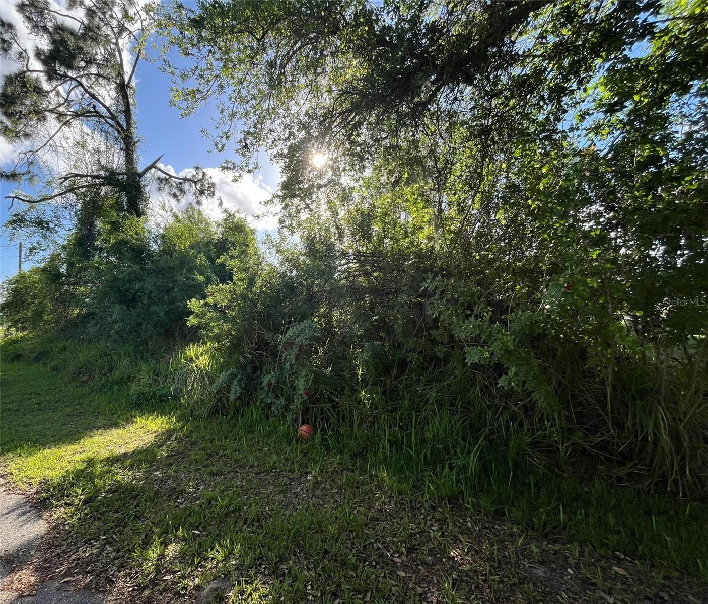 Beautiful oversized lot in North Port in a convenient location. Perfect to build your dream home or as an investment property. This oversized lot provides more privacy and space between neighboring properties and can be perfect for an RV. This property is minutes away from I-75, dining, shopping, and 20 minutes away from gorgeous Gulf beaches.